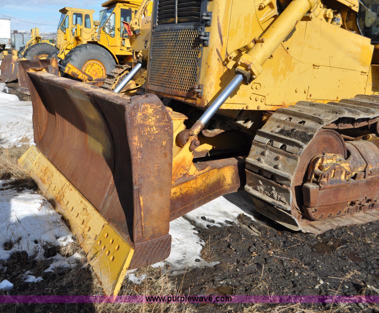image for item C3340 1976 Caterpillar D9H dozer