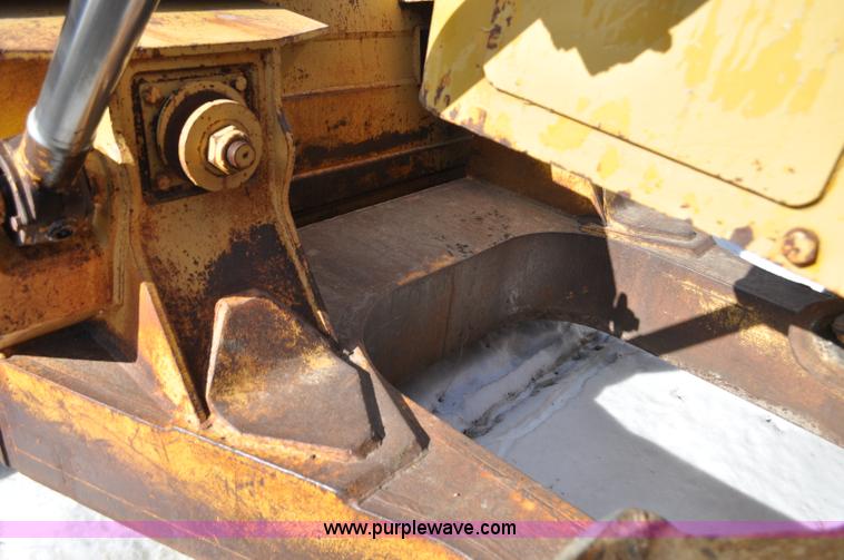 image for item C3340 1976 Caterpillar D9H dozer