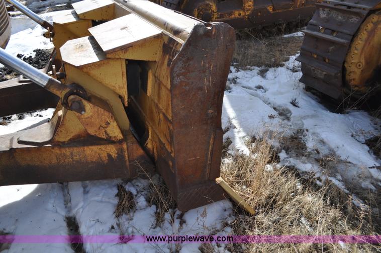 image for item C3340 1976 Caterpillar D9H dozer