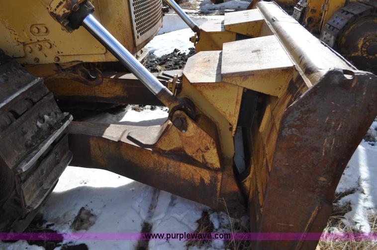 image for item C3340 1976 Caterpillar D9H dozer