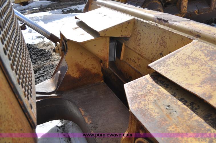 image for item C3340 1976 Caterpillar D9H dozer
