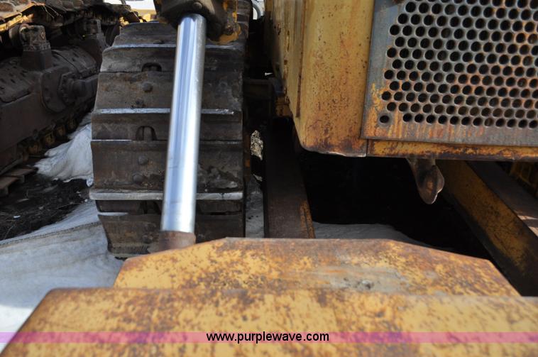 image for item C3340 1976 Caterpillar D9H dozer