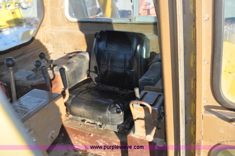 image for item C3340 1976 Caterpillar D9H dozer
