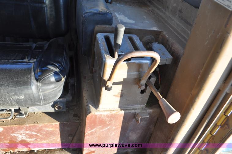 image for item C3340 1976 Caterpillar D9H dozer