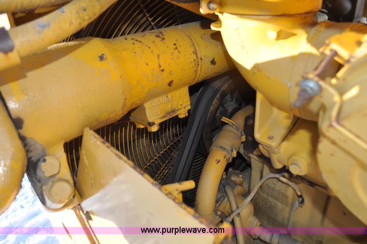 image for item C3340 1976 Caterpillar D9H dozer