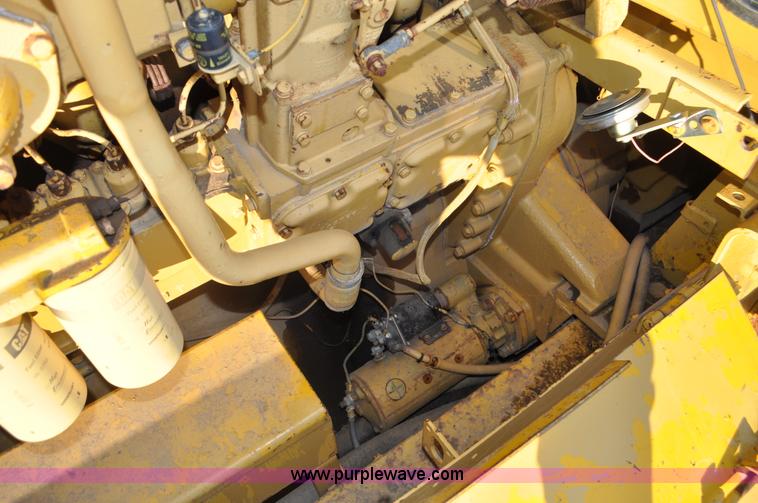 image for item C3340 1976 Caterpillar D9H dozer