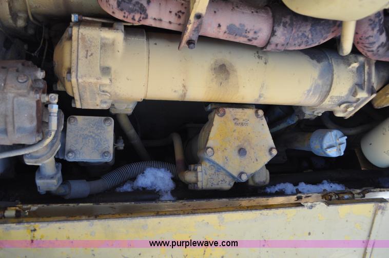 image for item C3340 1976 Caterpillar D9H dozer
