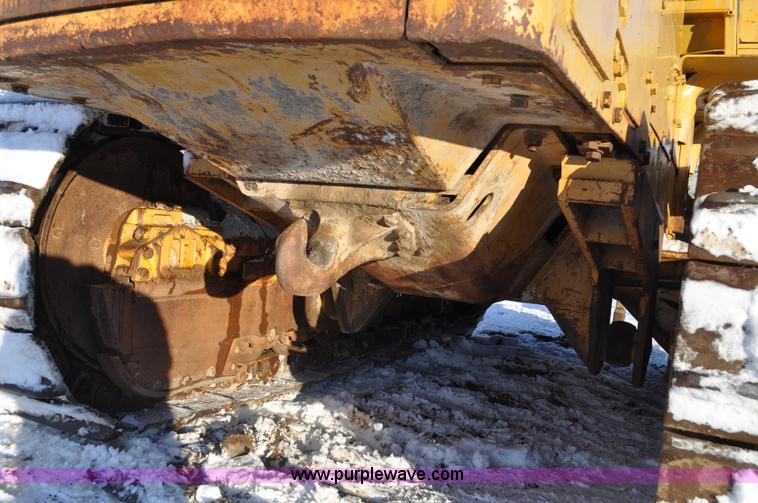 image for item C3340 1976 Caterpillar D9H dozer