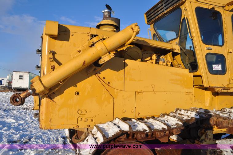 image for item C3340 1976 Caterpillar D9H dozer