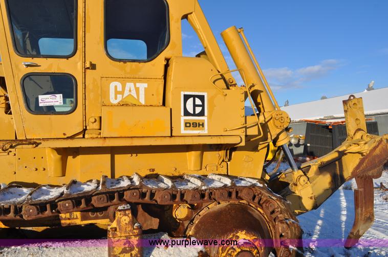 image for item C3340 1976 Caterpillar D9H dozer