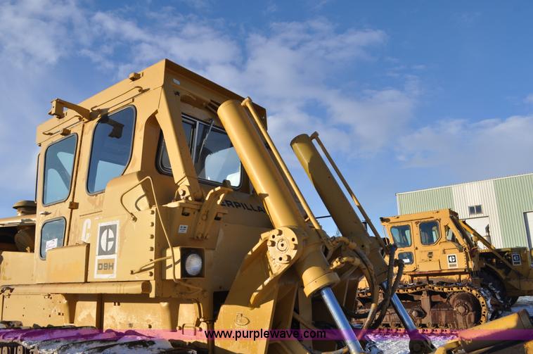 image for item C3340 1976 Caterpillar D9H dozer