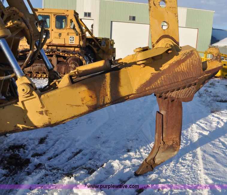 image for item C3340 1976 Caterpillar D9H dozer