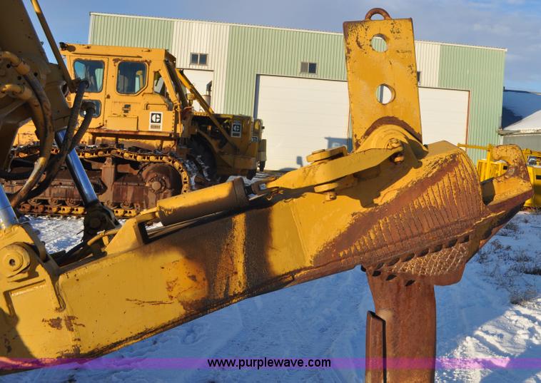 image for item C3340 1976 Caterpillar D9H dozer