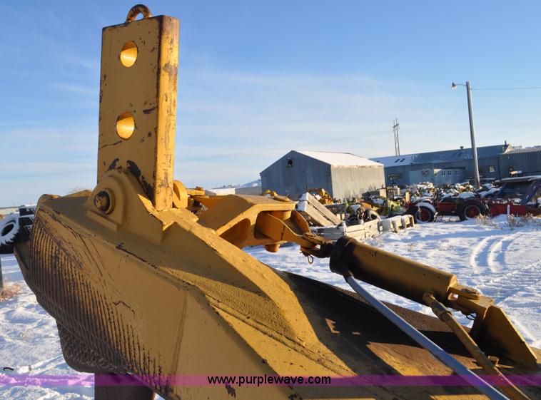 image for item C3340 1976 Caterpillar D9H dozer