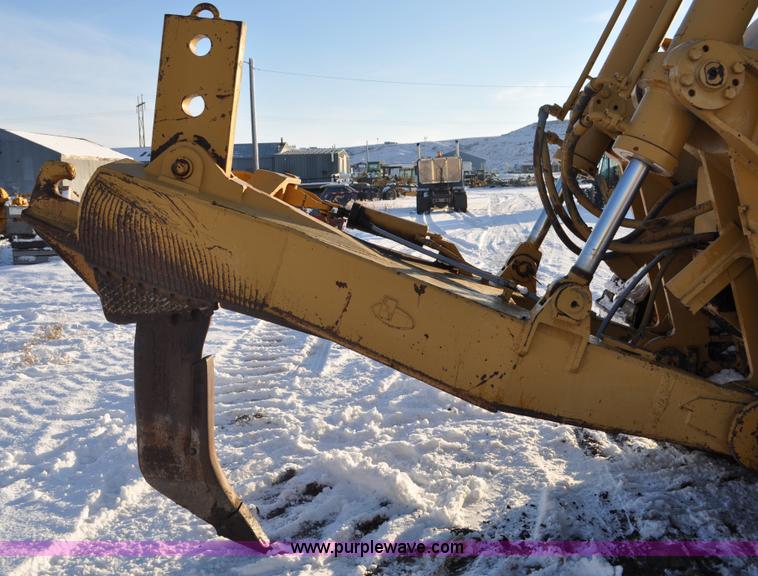 image for item C3340 1976 Caterpillar D9H dozer