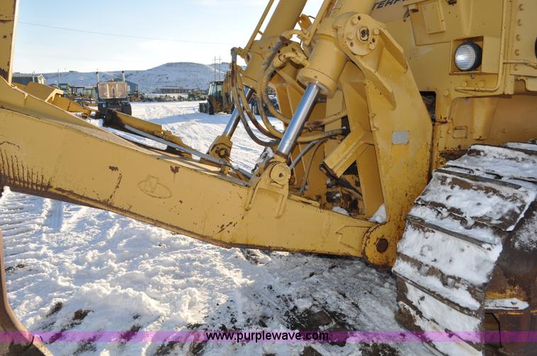 image for item C3340 1976 Caterpillar D9H dozer