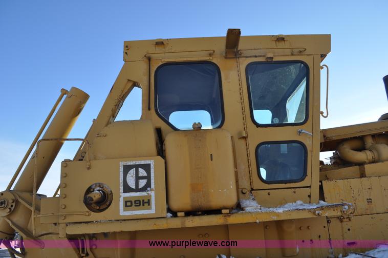 image for item C3340 1976 Caterpillar D9H dozer