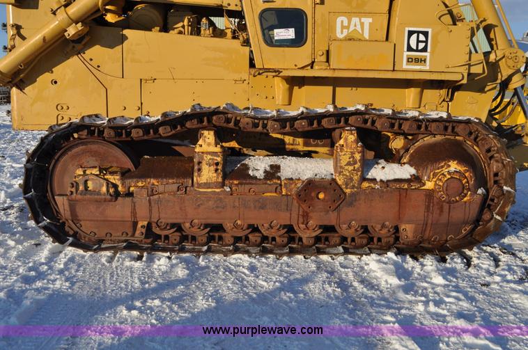 image for item C3340 1976 Caterpillar D9H dozer