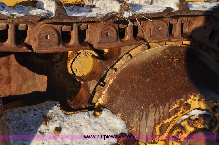 image for item C3340 1976 Caterpillar D9H dozer