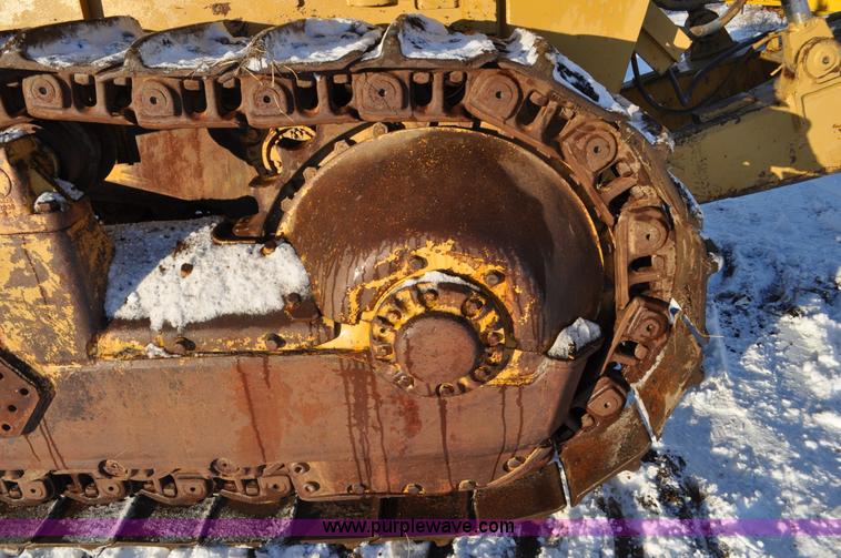 image for item C3340 1976 Caterpillar D9H dozer