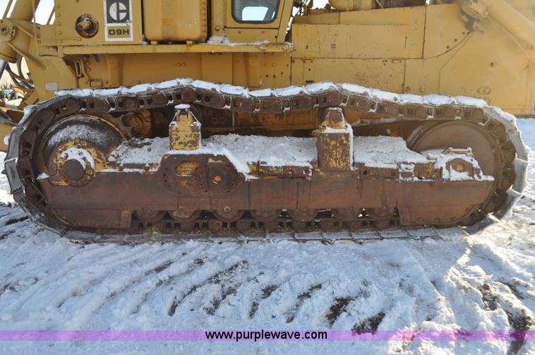 image for item C3340 1976 Caterpillar D9H dozer