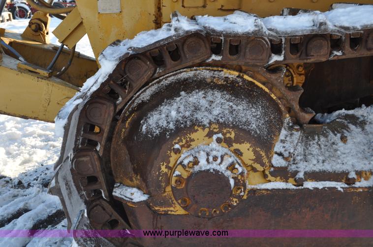 image for item C3340 1976 Caterpillar D9H dozer