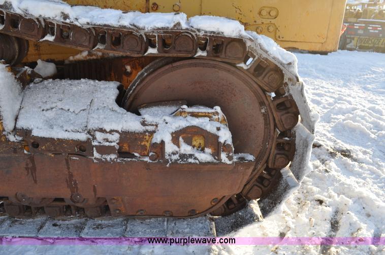 image for item C3340 1976 Caterpillar D9H dozer
