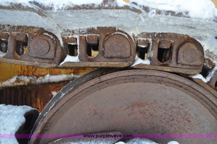 image for item C3340 1976 Caterpillar D9H dozer