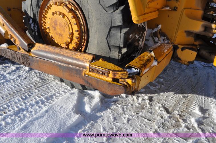 image for item C3342 1970 Caterpillar 824B articulated wheel dozer