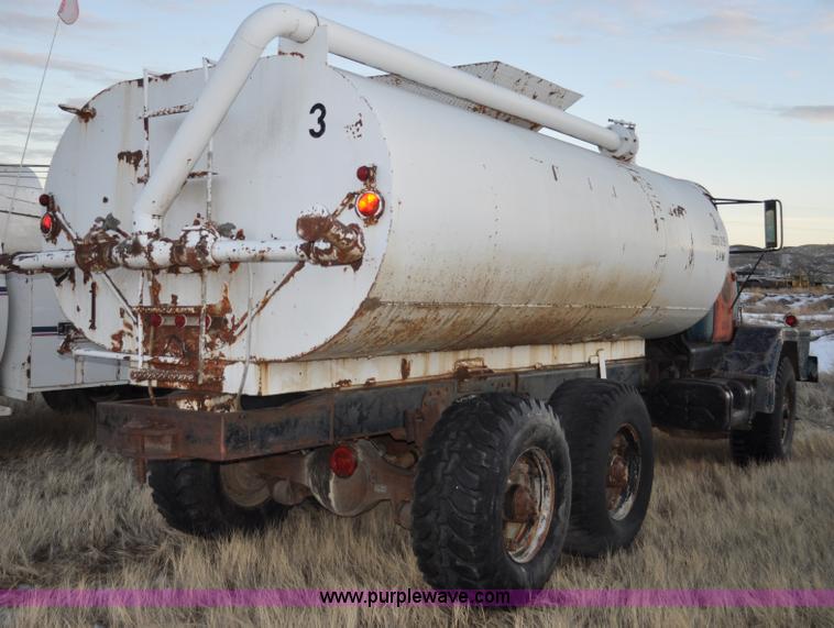 image for item C3343 1965 IHC M 623CBE water truck