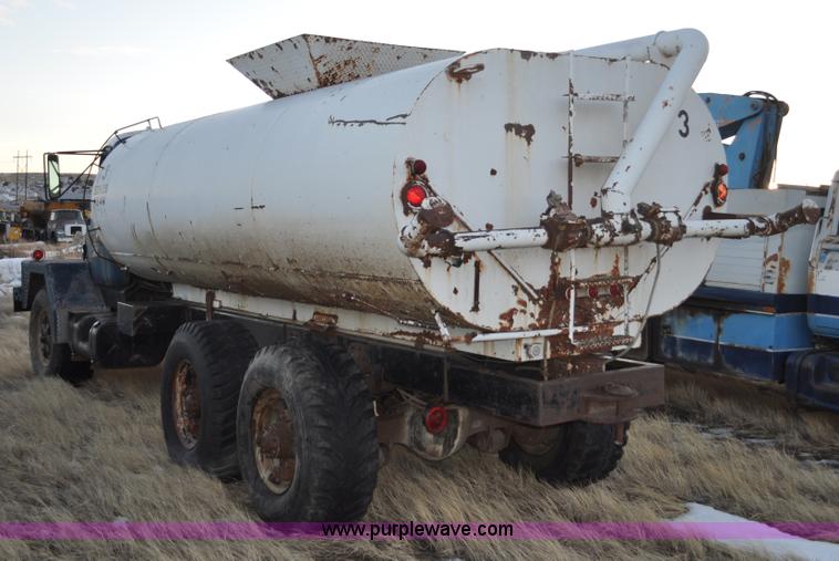 image for item C3343 1965 IHC M 623CBE water truck