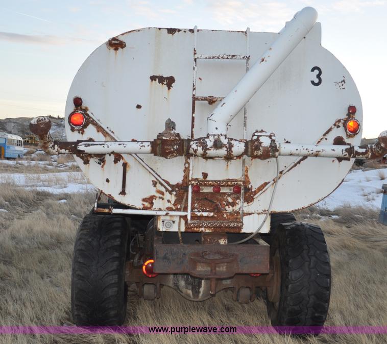 image for item C3343 1965 IHC M 623CBE water truck