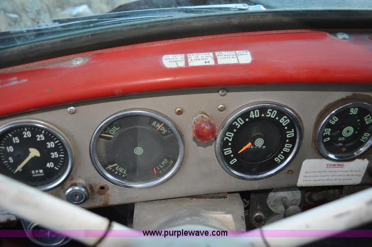 image for item C3343 1965 IHC M 623CBE water truck