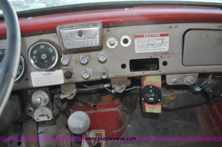 image for item C3343 1965 IHC M 623CBE water truck