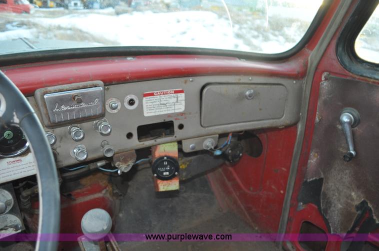 image for item C3343 1965 IHC M 623CBE water truck