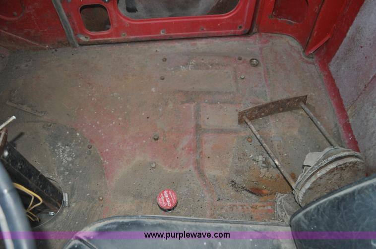 image for item C3343 1965 IHC M 623CBE water truck