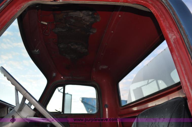 image for item C3343 1965 IHC M 623CBE water truck