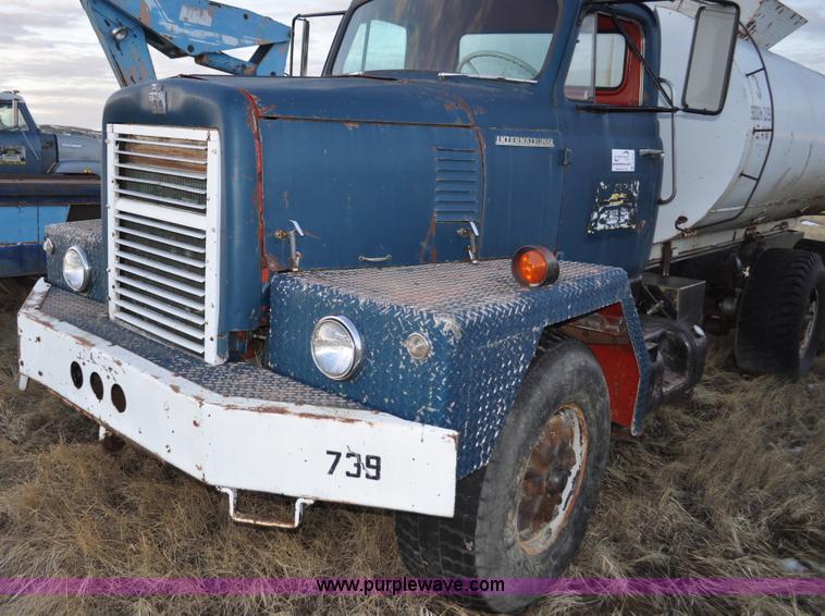 image for item C3343 1965 IHC M 623CBE water truck