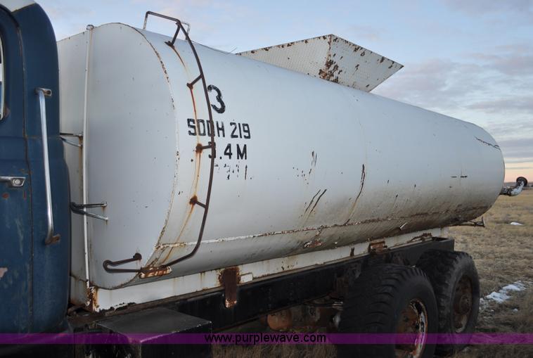 image for item C3343 1965 IHC M 623CBE water truck