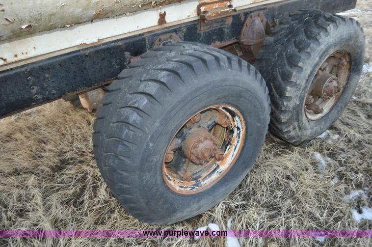 image for item C3343 1965 IHC M 623CBE water truck