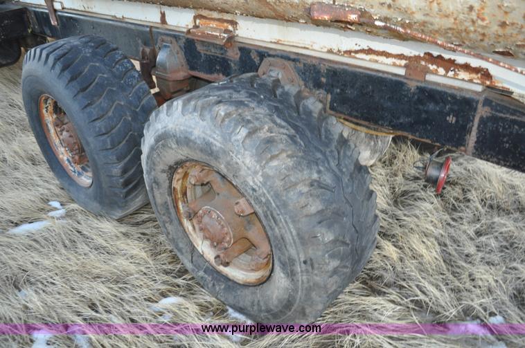 image for item C3343 1965 IHC M 623CBE water truck