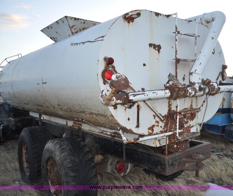 image for item C3343 1965 IHC M 623CBE water truck