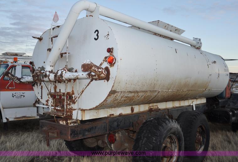 image for item C3343 1965 IHC M 623CBE water truck