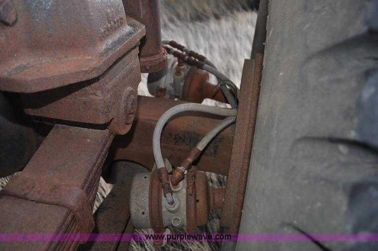 image for item C3343 1965 IHC M 623CBE water truck