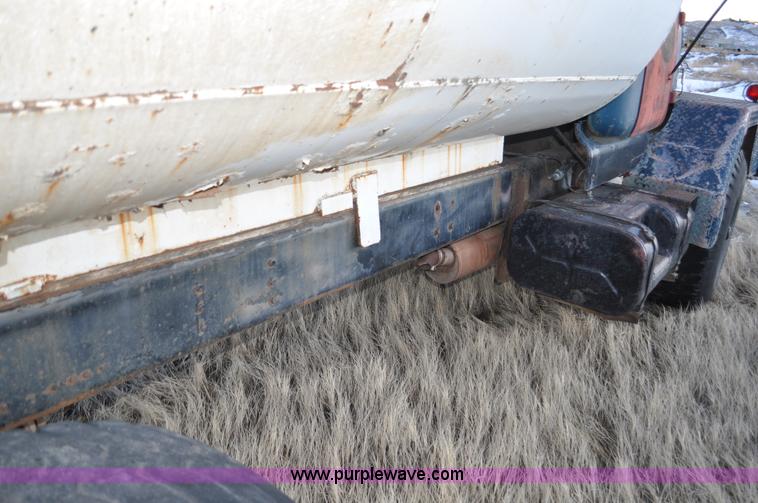 image for item C3343 1965 IHC M 623CBE water truck