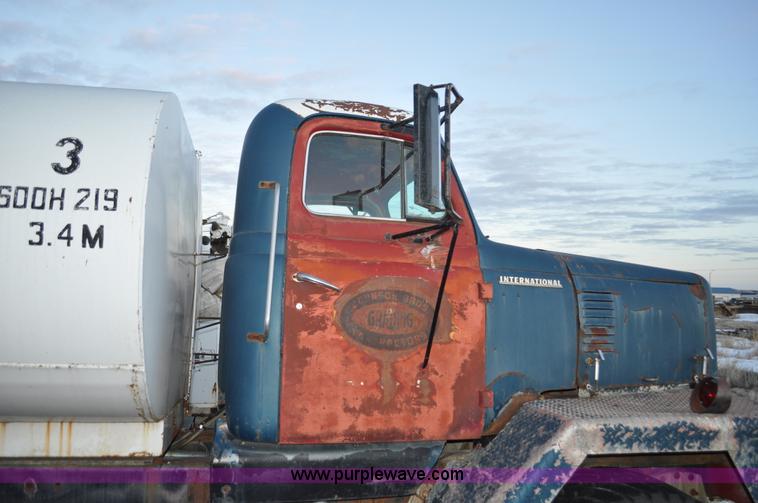 image for item C3343 1965 IHC M 623CBE water truck