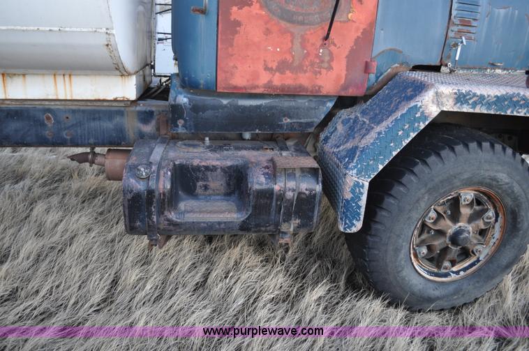 image for item C3343 1965 IHC M 623CBE water truck