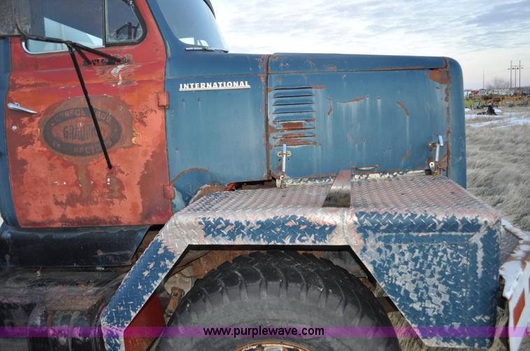 image for item C3343 1965 IHC M 623CBE water truck