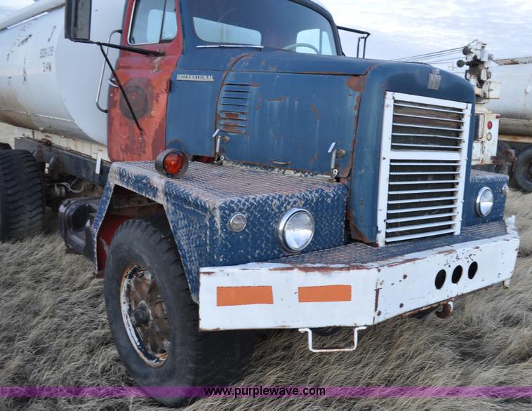 image for item C3343 1965 IHC M 623CBE water truck