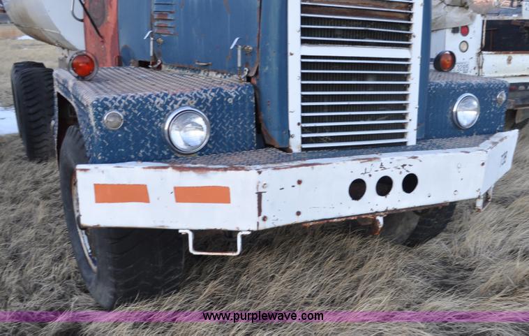 image for item C3343 1965 IHC M 623CBE water truck